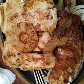 El Cubilete - Fish and Chicken combo with toasted pineapples - Mexican Near Me - Niagara Falls, New York