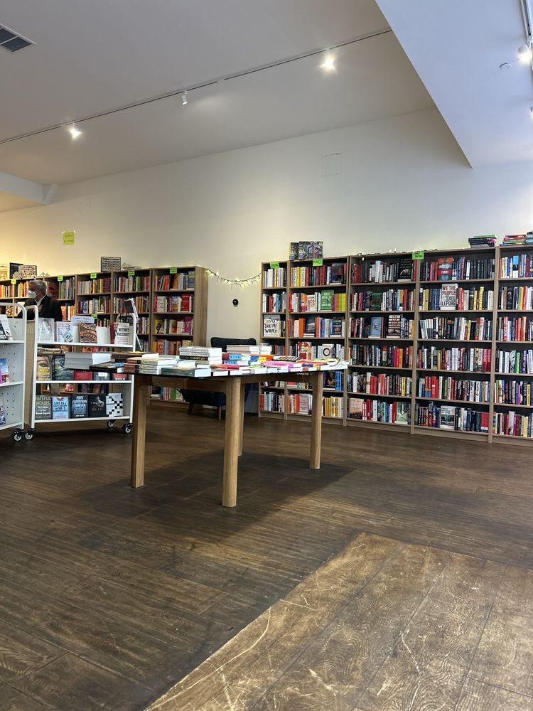 The Best Bookstore Logo