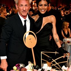 The New York Times - Sean Penn and Teyana Taylor at the 2026 Golden Globe Awards (NYTimes) - 1/13/2026