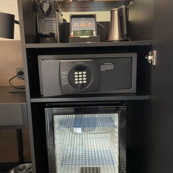 Monet Garden Hotel - Mini fridge and safe - Hotels Near Me - Amsterdam, New Hampshire