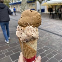 Gelateria Valenciana - Licorice and chocolate hazelnut