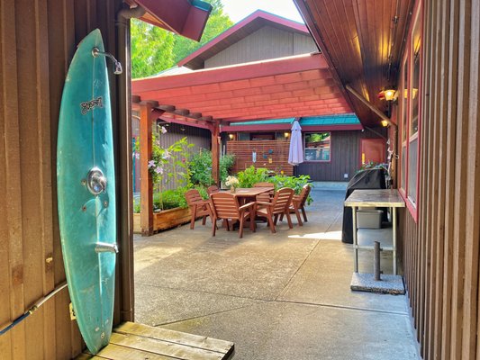 Tofino Hostel / HI Whalers On The Point Guesthouse by null