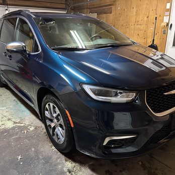 Encore Automotive - Interior and exterior detail on a Chrysler Pacifica Pinnacle Hybrid with Encore Automotive in Independence, MO. - Auto Detailing Near Me