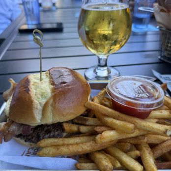 Headlands Brewing - Smash Burger w/bacon and seasoned fries Mango Cider - Beer Gardens Near Me - Walnut Creek, California Headlands Brewing - Smash Burger w/bacon and seasoned fries Mango Cider - Beer Gardens Near Me - Walnut Creek, California
