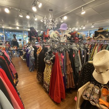 Lisa's Luxury Consignment - Used, Vintage & Consignment Near Me - Baltimore, Maryland