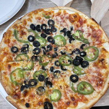 Singas Famous Pizza - Pizza Near Me - Edison, New Jersey