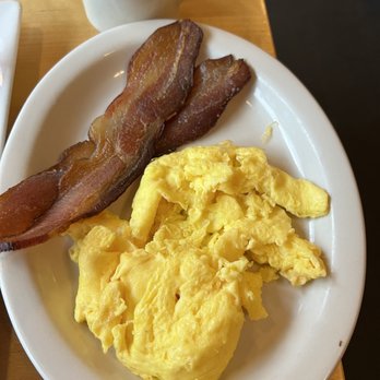 Pete's Egg Nest - Scrambled eggs and bacon - Breakfast & Brunch Near Me - Seattle, Washington Pete's Egg Nest - Scrambled eggs and bacon - Breakfast & Brunch Near Me - Seattle, Washington