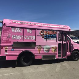 How can you NOT like this cute truck!?!?!? How can you NOT like this cute truck!?!?!?