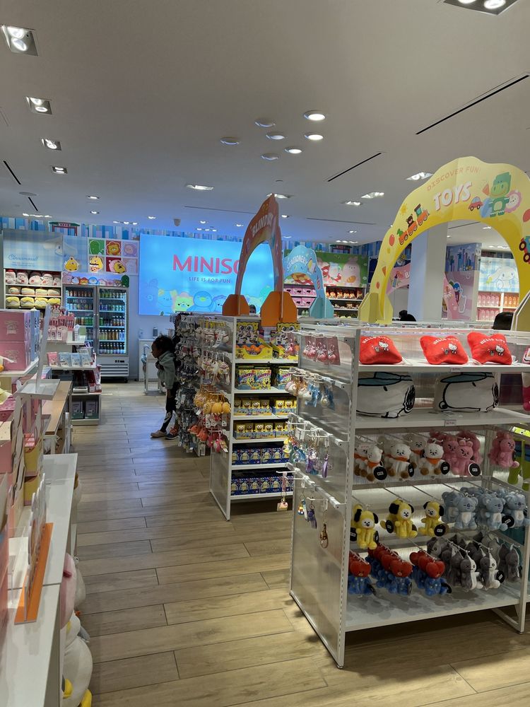 MINISO Updated July 2024 119 S Main St, Naperville, Illinois
