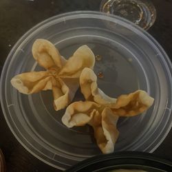 Cream Cheese Wontons (6 pieces)