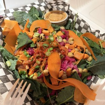 Bear Street Tavern - Tavern bowl salad - Pizza Near Me - Banff, Alberta Bear Street Tavern - Tavern bowl salad - Pizza Near Me - Banff, Alberta