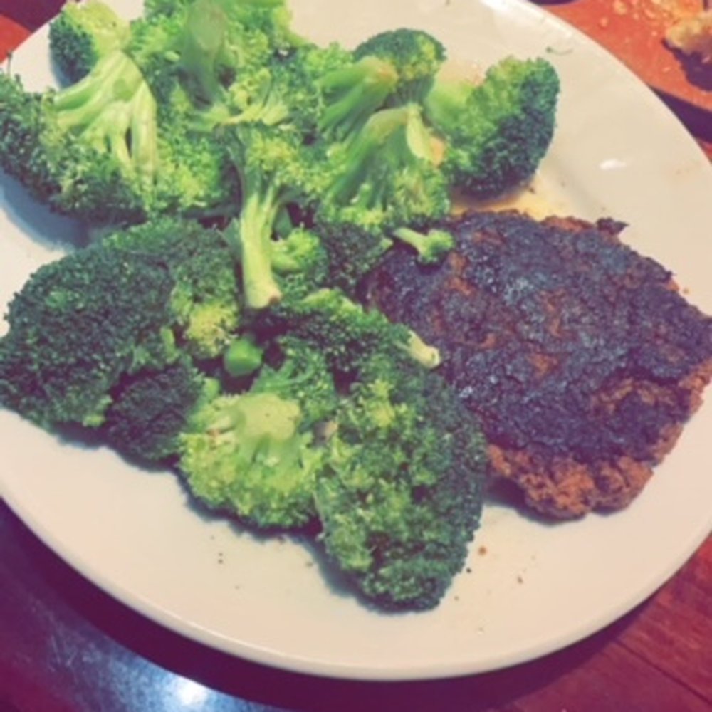 LongHorn Steakhouse - hamburger steak with double broccoli - Steakhouses Near Me - Lubbock, Texas LongHorn Steakhouse - hamburger steak with double broccoli - Steakhouses Near Me - Lubbock, Texas