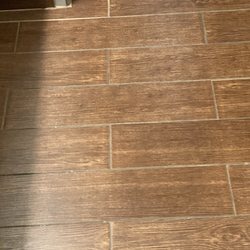 Comfort Inn & Suites Kenosha-Pleasant Prairie - Sticky floors