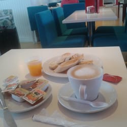 Café de la Flor - Café con leche con tostadas