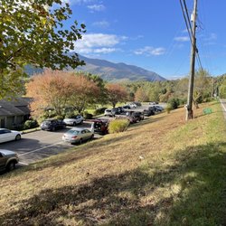 Hawtree’s Pub and Grill - Front view of Mt Mitchell Golf Club