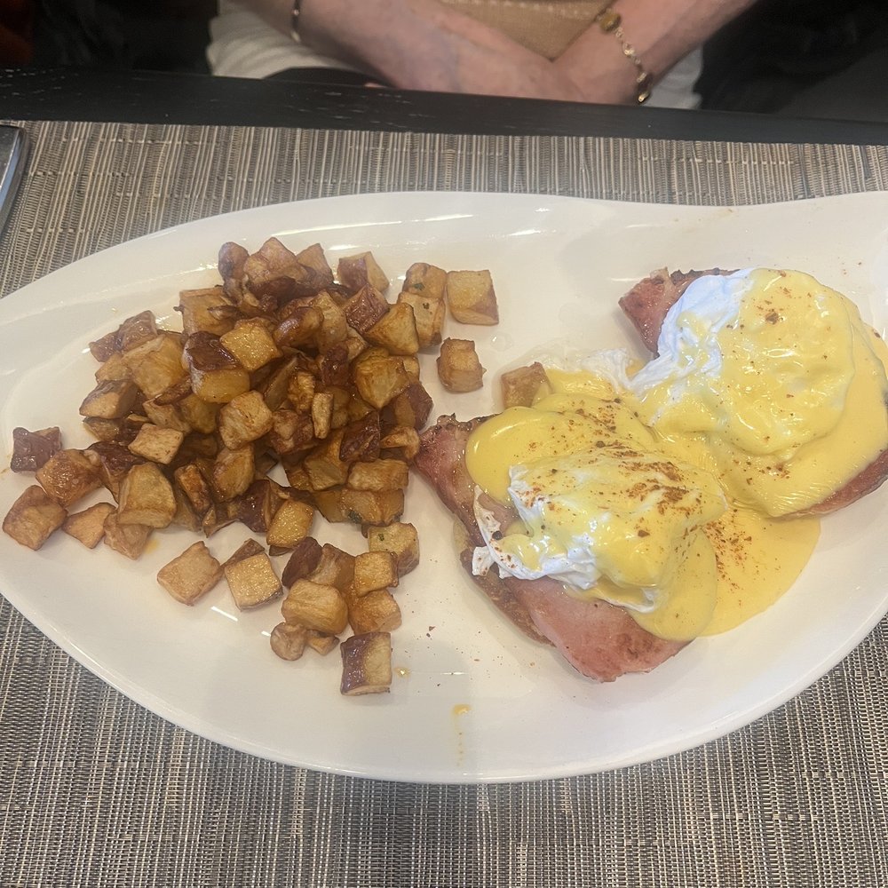 Gallery Restaurant - Classic eggs Benedict - New American Near Me - Charlotte, North Carolina Gallery Restaurant - Classic eggs Benedict - New American Near Me - Charlotte, North Carolina
