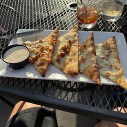 LiveOaks - Chicken bacon ranch flat bread