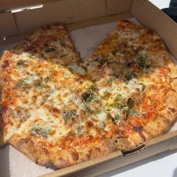 Black Sheep - Poblanos chilis sausage pizza - Pizza Near Me - Beaufort, North Carolina Black Sheep - Poblanos chilis sausage pizza - Pizza Near Me - Beaufort, North Carolina