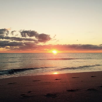 Ebb Tide Resort - Pompano Beach - Sunrise, beach in front of hotel. - Resorts Near Me - Pompano Beach, Florida