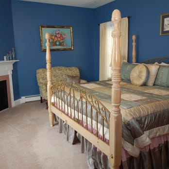 Beech Tree Inn - Enjoy a fireplace in your room! - Hotels Near Me - Newport, Rhode Island