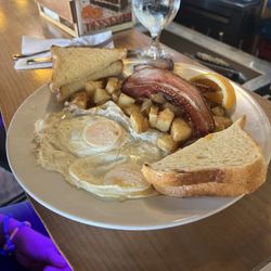 Boomerangs Cafe - The lovely K ventured from her usual poached to over easy. What an adventurer!