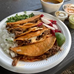 Quesitacos with consommé