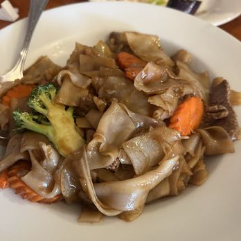 Sai Varee Thai Cuisine - Pad See Ew Beef - Thai Near Me - Folsom, California Sai Varee Thai Cuisine - Pad See Ew Beef - Thai Near Me - Folsom, California