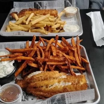 The Broken Wing Pizzeria and Grille - Absolutely amazing fish fry and great atmosphere - Pizza Near Me - Olean, New York