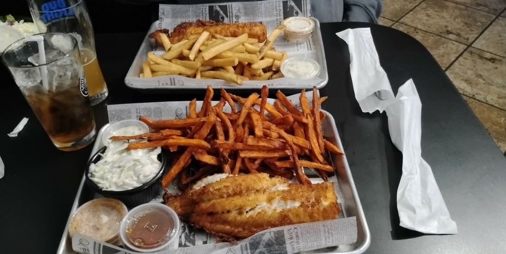 The Broken Wing Pizzeria and Grille Logo