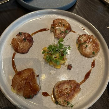 Gordon Ramsay Hell's Kitchen - Seared Scallops - New American Near Me - Miami, Florida Gordon Ramsay Hell's Kitchen - Seared Scallops - New American Near Me - Miami, Florida