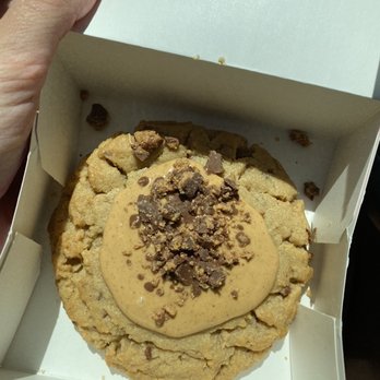 Crumbl - Eden Prairie - Peanut butter cup ft Reese's - Bakeries Near Me - Eden Prairie, Minnesota Crumbl - Eden Prairie - Peanut butter cup ft Reese's - Bakeries Near Me - Eden Prairie, Minnesota