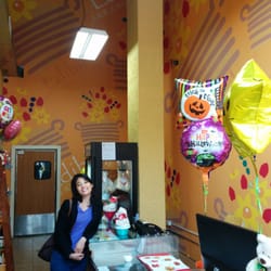 Edible Arrangements - Interior. Small but cozy. Ask for free samples!