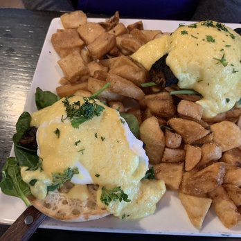 Blu Wolf Bistro - Bacon Benedict - Gastropubs Near Me - Rochester, New York