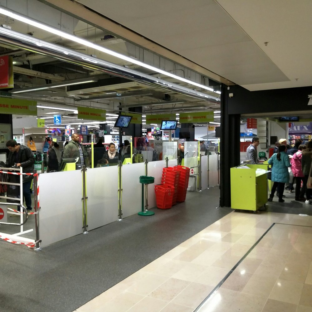 Auchan - Self checkout area - Grocery Near Me