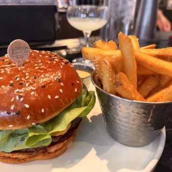 Gordon Ramsay Burger Las Vegas - All American burger and Parmesan fries - Burgers Near Me - Las Vegas, Nevada Gordon Ramsay Burger Las Vegas - All American burger and Parmesan fries - Burgers Near Me - Las Vegas, Nevada