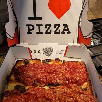Quad Edge Pizza - Wrote my 1st visit review earlier and it made me go back for another pizza. Excellent Detroit style - Pizza Near Me - Elmhurst, Illinois Quad Edge Pizza - Wrote my 1st visit review earlier and it made me go back for another pizza. Excellent Detroit style - Pizza Near Me - Elmhurst, Illinois
