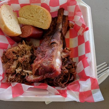 Smokin Diner - a plate of meat and bread - Food Trucks Near Me Smokin Diner - a plate of meat and bread - Food Trucks Near Me