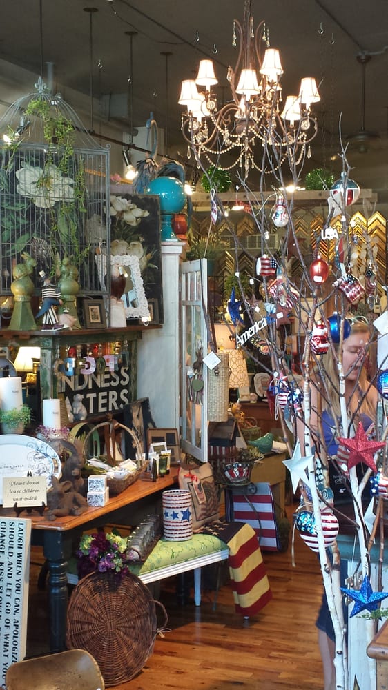 DAPHNE’S CUSTOM FRAMING & GIFT GALLERY Updated June 2024 103 West Main St, Homer, Michigan