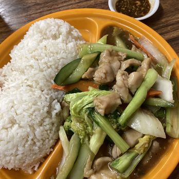 Hong Nien Chinese Restaurant - Boneless Chicken with vegetable on Rice - Seafood Near Me - Honolulu, Hawaii Hong Nien Chinese Restaurant - Boneless Chicken with vegetable on Rice - Seafood Near Me - Honolulu, Hawaii