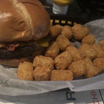 Black Sheep Lodge - Bacon cheeseburger & tator tots - Burgers Near Me - Austin, Texas