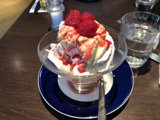 Carluccio's by null