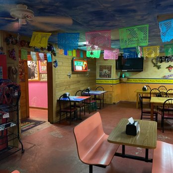 Chinto's Super Taco - the interior of a restaurant - Mexican Near Me - Del Rio, Texas
