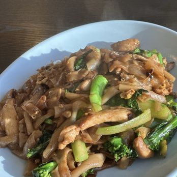 Ruen Pair - Pad See Ew - Thai Near Me - Los Angeles, California Ruen Pair - Pad See Ew - Thai Near Me - Los Angeles, California
