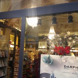 Farmacia Internazionale di Gabriella Bonvini e Sergio Paradiso