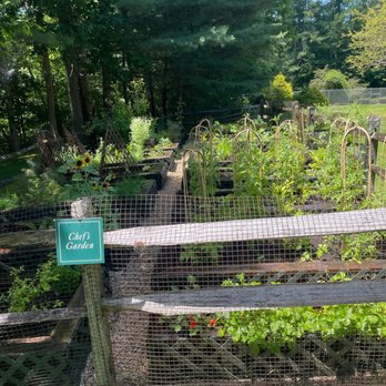 The Mayflower Grace - Chefs garden - Hotels Near Me - Washington, Connecticut