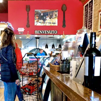 Bella Gusto - Interior - Delis Near Me - Oconomowoc, Wisconsin