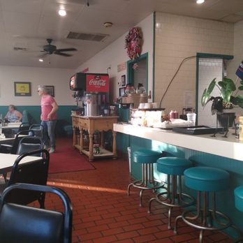 Bailey's Restaurant - Dining Room - American Near Me - Spring, Texas