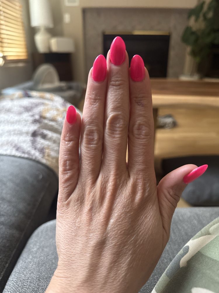 T & C Nails Logo
