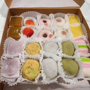 Fugetsu-Do - 20 piece box - Candy Stores Near Me - Los Angeles, California Fugetsu-Do - 20 piece box - Candy Stores Near Me - Los Angeles, California