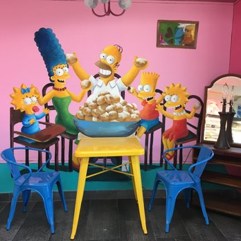 Papillon International Bakery - The Simpsons Family enjoying ponchiks! - Bakeries Near Me - Glendale, California Papillon International Bakery - The Simpsons Family enjoying ponchiks! - Bakeries Near Me - Glendale, California